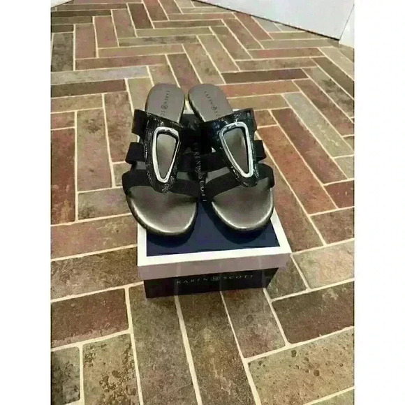 Karen Scott Black with silver medallion Sandals size 10 NWB - Picture 2 of 5